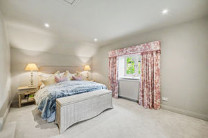 Principal bedroom- click for photo gallery
